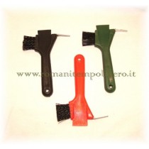 Nettapiedi spazzolino e spatola -Selleria Romani tempo libero - Selleriainternet.it